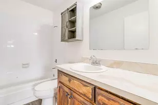 828 Lynne Ln, Burleson, TX 76028 - Photo 3