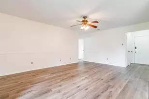 828 Lynne Ln, Burleson, TX 76028 - Photo 11