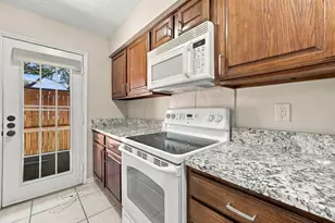 2103 Friendly Dr, Arlington, TX 76011 - Photo 11