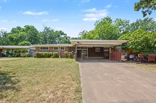 1932 Pilgrim Dr, Irving, TX 75061 - Photo 9