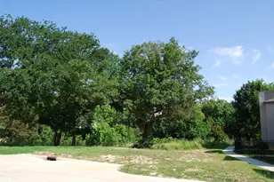 369 Oakbend Dr, Lewisville, TX 75067 - Photo 3