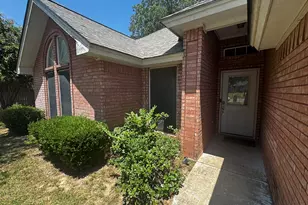1449 Oakwood Dr, Stephenville, TX 76401 - Photo 3