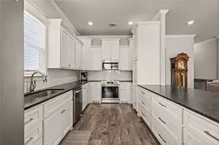 225 Swan Lake, Waco, TX 76708 - Photo 7