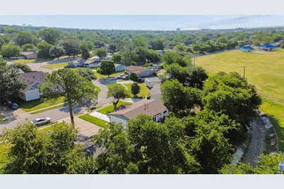 2818 Lowell Drive, Irving, TX 75062 - Photo 37