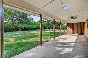 312 E Miller St, Burleson, TX 76028 - Photo 35