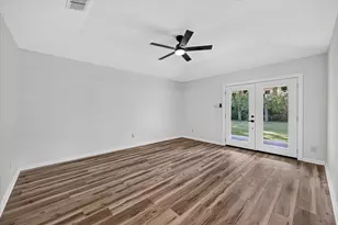 312 E Miller St, Burleson, TX 76028 - Photo 9