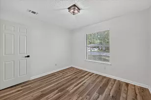 312 E Miller St, Burleson, TX 76028 - Photo 25