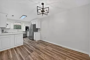 312 E Miller St, Burleson, TX 76028 - Photo 15