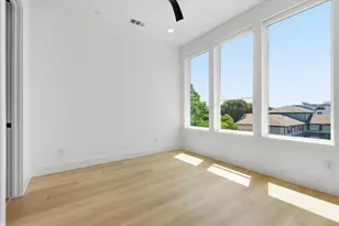2015 California Dr, Dallas, TX 75204 - Photo 11
