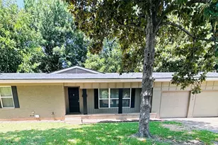 902 Crestview Dr, Sherman, TX 75092 - Photo 1