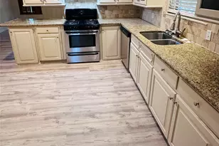 902 Crestview Dr, Sherman, TX 75092 - Photo 9