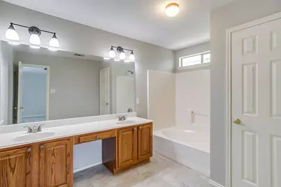 2875 Grandview Drive, Grand Prairie, TX 75052 - Photo 11