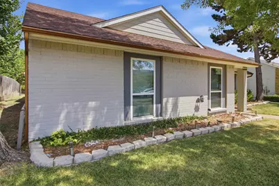 3709 Yaupon Drive, Grand Prairie, TX 75052 - Photo 3