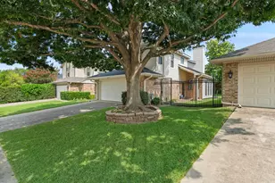 2107 Rose Cliff Ln, Carrollton, TX 75007 - Photo 3