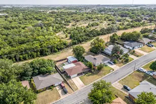 332 W Hallmark Dr, Fort Worth, TX 76134 - Photo 21