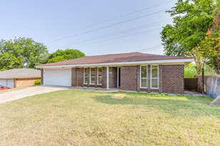 332 W Hallmark Dr, Fort Worth, TX 76134 - Photo 3
