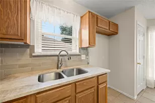 3321 Harbourtown Dr, Grand Prairie, TX 75052 - Photo 15