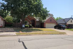 1817 Parkwood Dr, Grapevine, TX 76051 - Photo 1