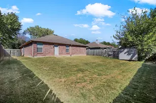 2804 Monthaven Dr, Arlington, TX 76001 - Photo 17
