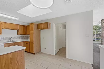 2804 Monthaven Drive, Arlington, TX 76001 - Photo 5
