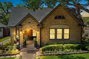 838 Salmon Dr, Dallas, TX 75208 - Photo 1