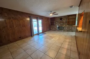 2024 Pebblecreek Dr, Cleburne, TX 76033 - Photo 5