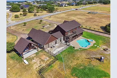 2407 Wills Way Drive, Granbury, TX 76049 - Photo 3