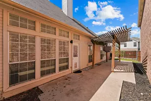 8609 Old Oak Dr, Irving, TX 75063 - Photo 15