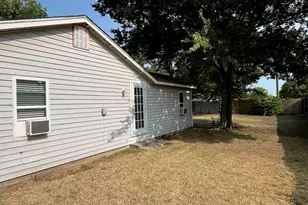 8512 Raymond Ave, White Settlement, TX 76108 - Photo 15