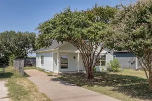 334 Peters St, Waxahachie, TX 75165 - Photo 3