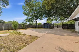 140 Towne W Dr, Lorena, TX 76655 - Photo 29