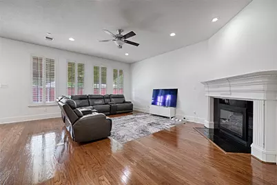 9718 Wolf Creek Drive, Irving, TX 75063 - Photo 9