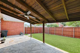 9718 Wolf Creek Dr, Irving, TX 75063 - Photo 29