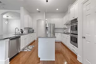 9718 Wolf Creek Dr, Irving, TX 75063 - Photo 13