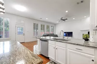 9718 Wolf Creek Drive, Irving, TX 75063 - Photo 15
