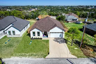 2415 Beverly Dr, Granbury, TX 76048 - Photo 1