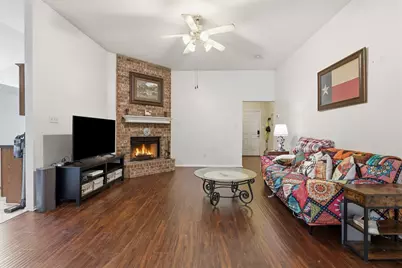 213 Sardius Boulevard, Granbury, TX 76049 - Photo 5