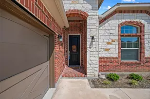 1303 Deer Hollow Dr, Arlington, TX 76002 - Photo 3
