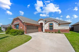 1303 Deer Hollow Dr, Arlington, TX 76002 - Photo 1