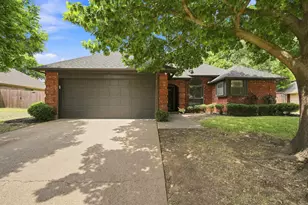 1635 S 5th St, Midlothian, TX 76065 - Photo 1