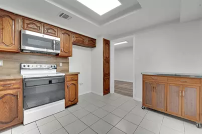 2116 Holly Hill Lane, Carrollton, TX 75007 - Photo 7