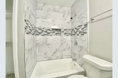 100 17th Avenue N, Texas City, TX 77590 - Photo 9