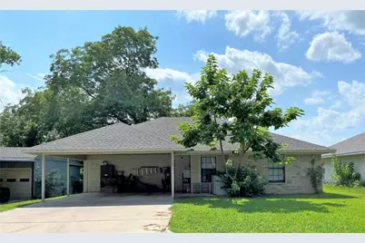 1007 N Howeth Street, Gainesville, TX 76240 - Photo 1
