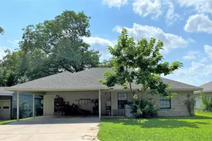 1007 N Howeth St, Gainesville, TX 76240 - Photo 1