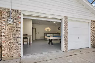 1209 Wildwood Dr, Arlington, TX 76011 - Photo 17