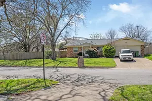 1209 Wildwood Dr, Arlington, TX 76011 - Photo 3