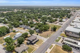 805 E Wise St, Bowie, TX 76230 - Photo 31