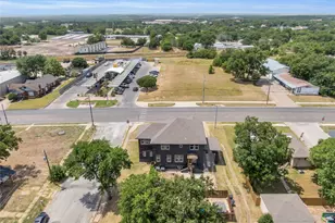 805 E Wise St, Bowie, TX 76230 - Photo 33