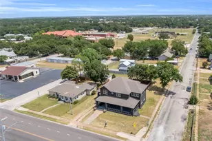 805 E Wise St, Bowie, TX 76230 - Photo 29