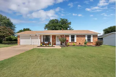 825 E Prairie View Road, Crowley, TX 76036 - Photo 1
